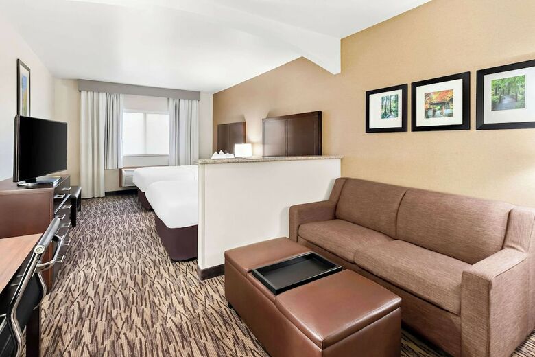 Hotel Comfort Suites Portland Airport