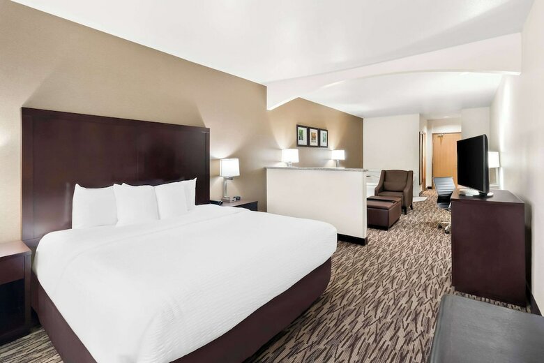 Hotel Comfort Suites Portland Airport