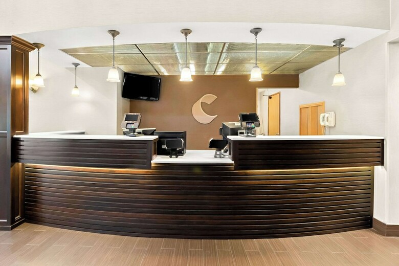 Hotel Comfort Suites Portland Airport