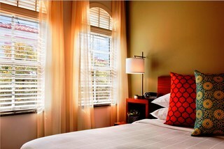 El Paseo Hotel