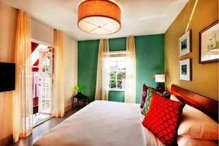 El Paseo Hotel