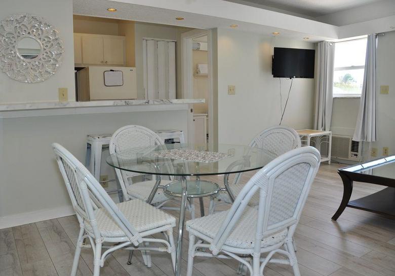 Posada Coral Tides Resort & Beach Club