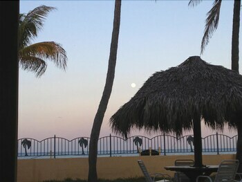 Posada Coral Tides Resort & Beach Club
