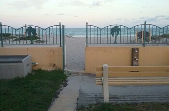 Posada Coral Tides Resort & Beach Club