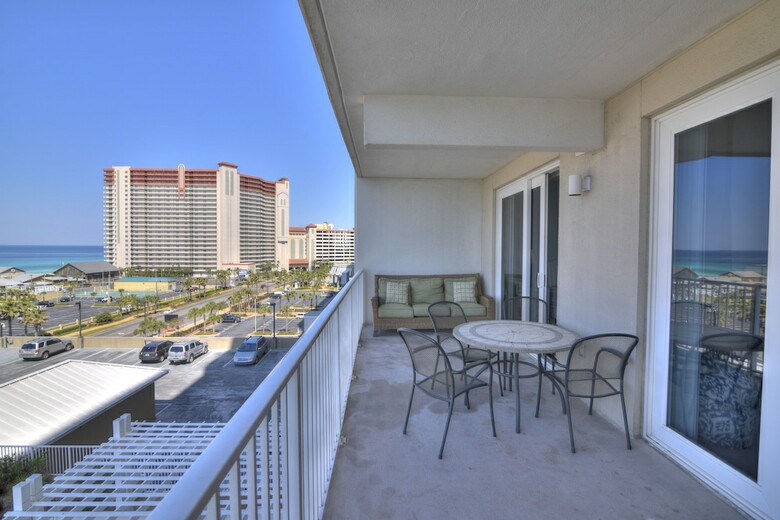 Aparthotel Laketown Wharf By Resort Collection