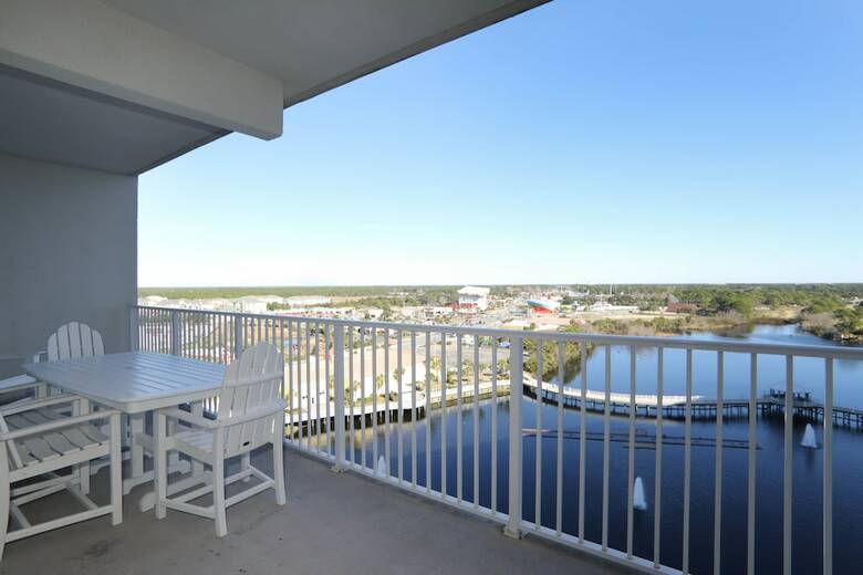 Aparthotel Laketown Wharf By Resort Collection