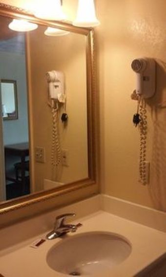 Summer Breeze Motel