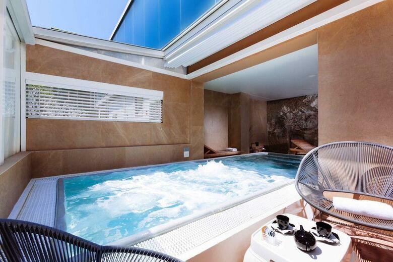UNA Hotel One