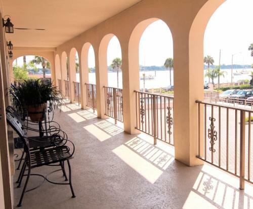 Hotel Bayfront Inn