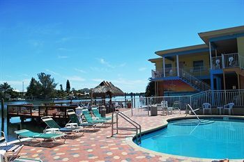 Bay Palms Waterfront Resort - Hotel And Marina