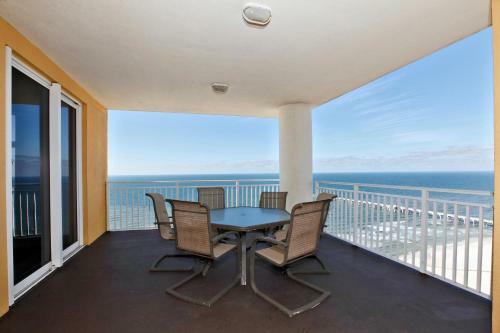 Hotel Sterling Reef Beach Resort