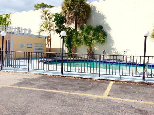 Cadillac Motel