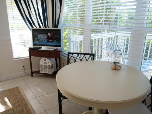 Hotel Siesta Key Bungalows