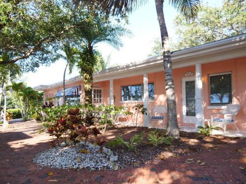 Hotel Siesta Key Bungalows
