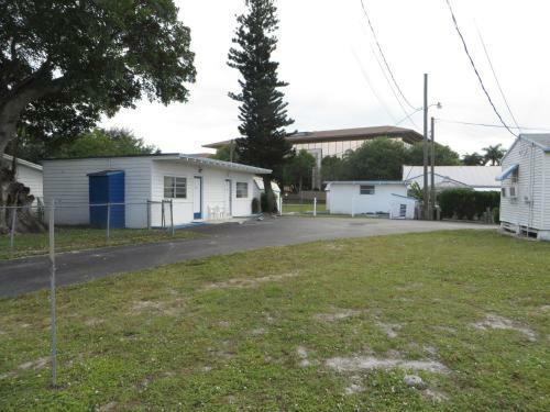 Royal Palms Motel