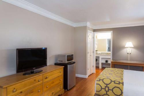 Hotel Baymont Inn & Suites - Tallahassee Central