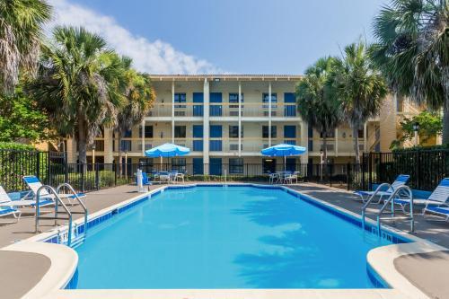Hotel Baymont Inn & Suites - Tallahassee Central