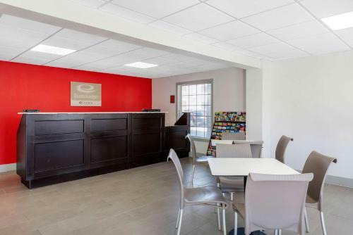 Motel Econo Lodge At Raymond James Stadium