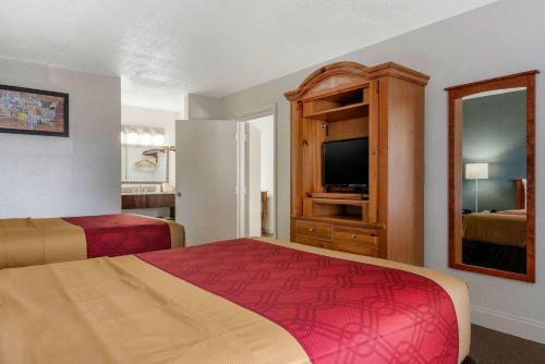 Motel Econo Lodge At Raymond James Stadium