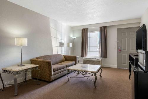 Motel Econo Lodge At Raymond James Stadium