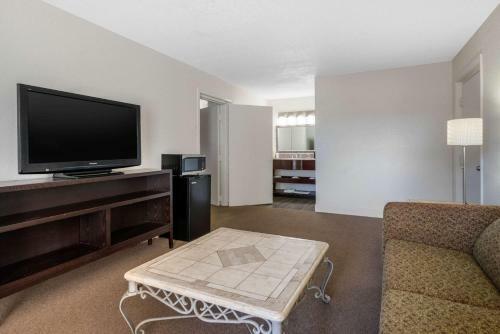 Motel Econo Lodge At Raymond James Stadium