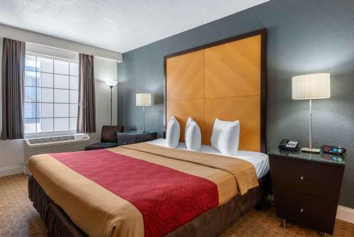 Motel Econo Lodge At Raymond James Stadium