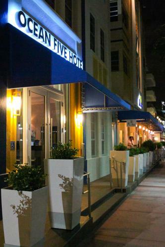 Hotel Ocean Five Studios