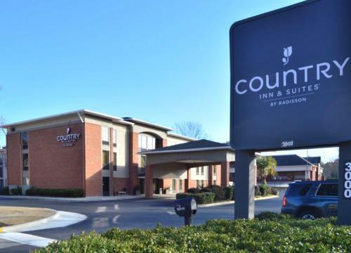 Hotel Comfort Suites At North Point Mall