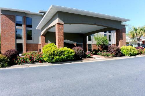 Hotel Comfort Suites At North Point Mall