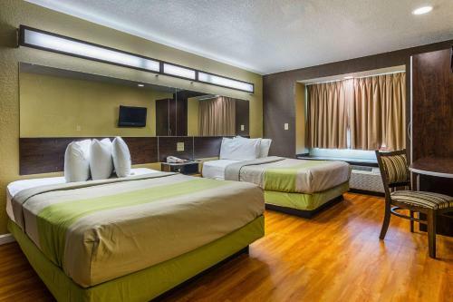 Motel 6 Canton