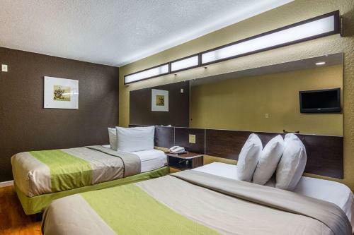 Motel 6 Canton