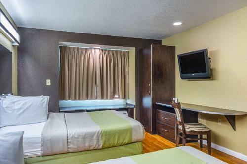 Motel 6 Canton