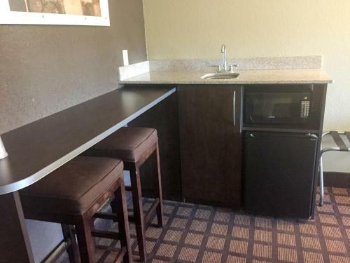 Motel 6 Canton