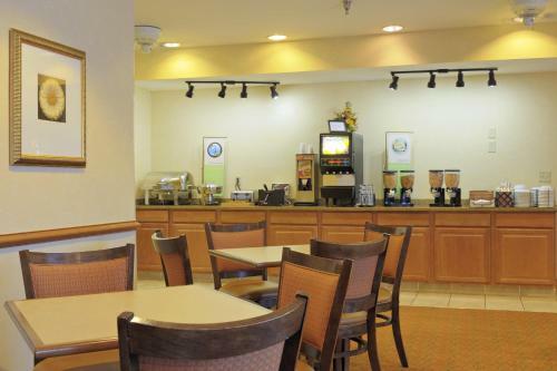 Hotel Country Inn & Suites Savannah North