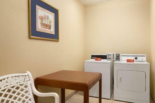 Hotel Country Inn & Suites Savannah North