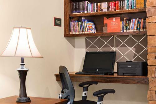 Hotel Country Inn & Suites Savannah North
