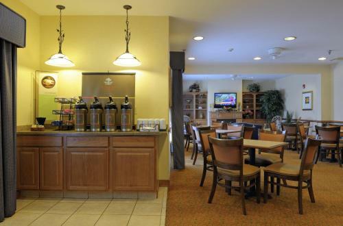 Hotel Country Inn & Suites Savannah North