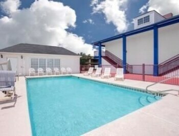 Motel Baymont Inn And Suites - Warner Robins