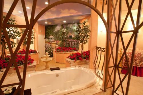 Hotel Destinations Inn Theme Rooms