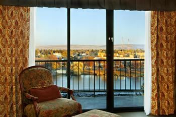 Hotel On The Falls
