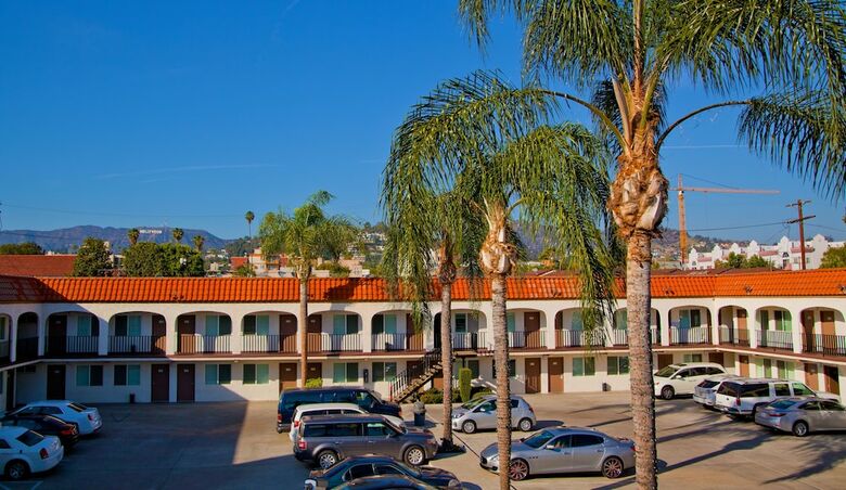 Hotel Dunes Inn Sunset