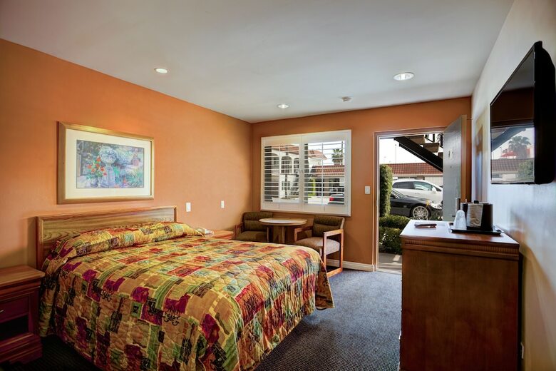 Hotel Dunes Inn Sunset