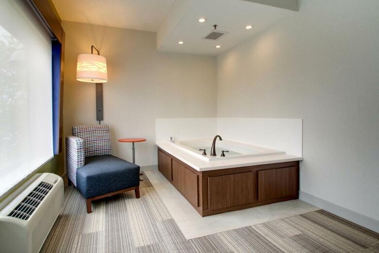 Hotel Holiday Inn Express & Suites Aurora - Naperville