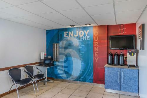 Motel 6 - Urbana