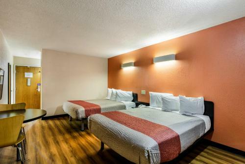 Hotel Motel 6 Libertyville