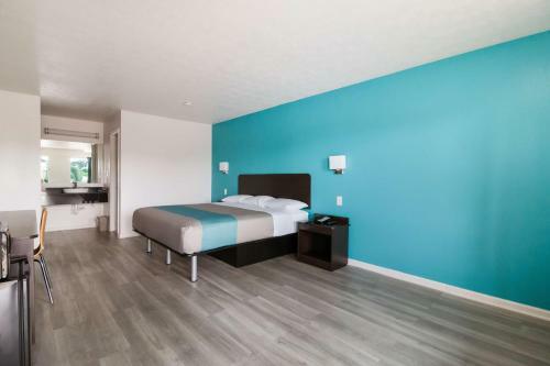 Motel 6 Metropolis