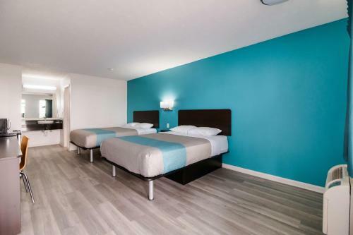 Motel 6 Metropolis