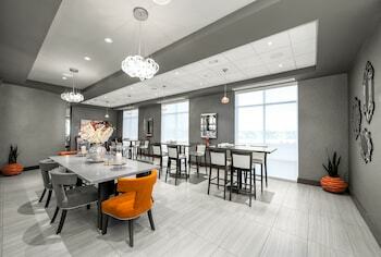 Holiday Inn Hotel & Suites Davenport