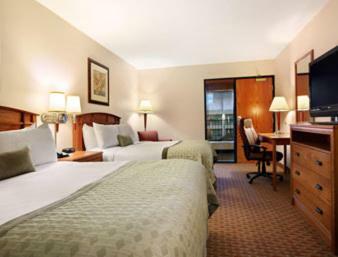 Hotel Ramada By Wyndham Des Moines Tropics Resort & Conference Ctr