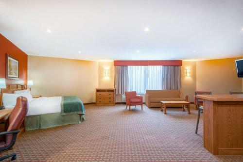 Hotel Ramada By Wyndham Des Moines Tropics Resort & Conference Ctr